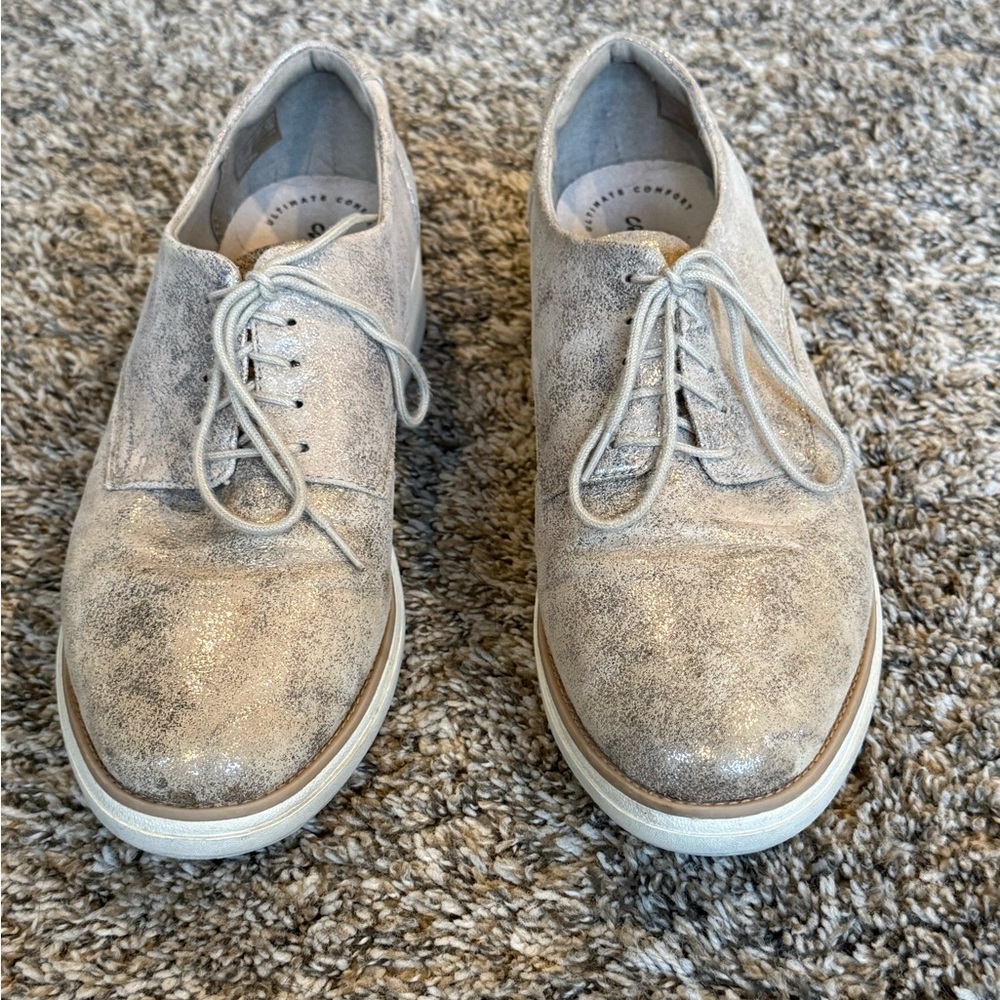 Clarks Women's Cream Sneakers